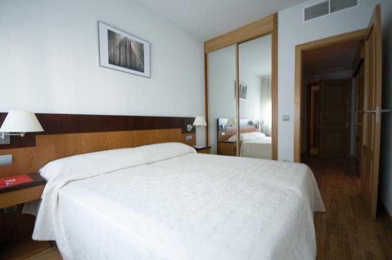 Suites Kris Aeropuerto Madrid Exterior photo